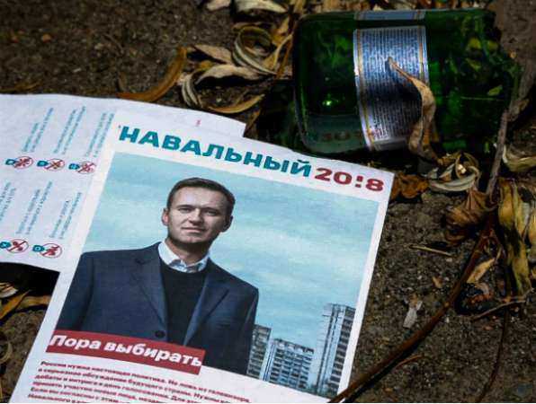 Портреты Навального украсили помойку на окраине Ростова