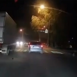 Девушка пострадала под колесами невнимательного автомобилиста на «зебре» Ростова