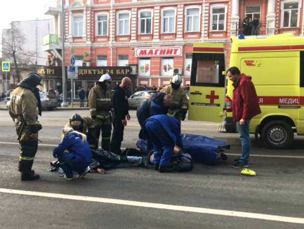 Устрашающую аварию с погибшим в центре Ростова сняли на видео