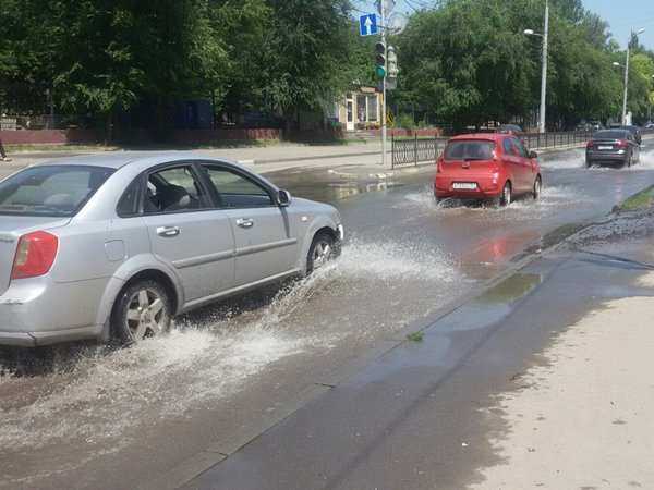 В Ростове затопило улицу 2-ю Краснодарскую
