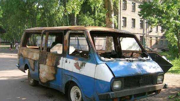 В Ростовской области сгорел микроавтобус