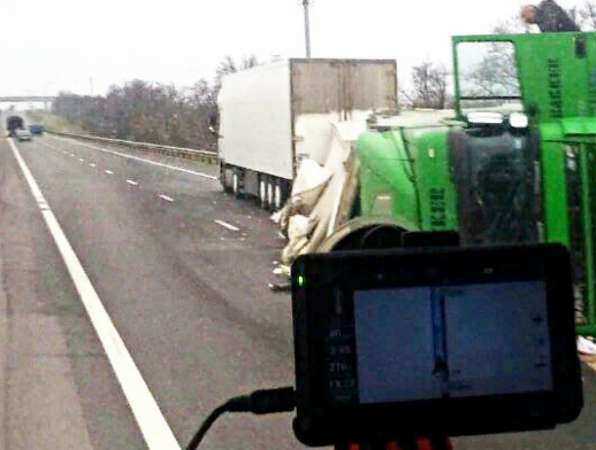 Уснувший за рулем водитель-дальнобойщик угодил в чудовищную аварию в Ростовской области