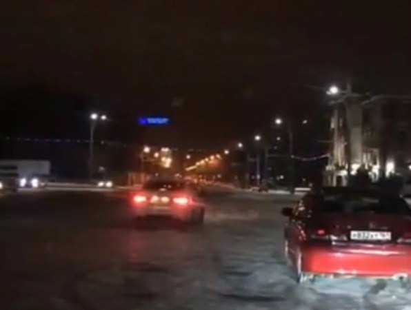 Опасные гонки мажористых дрифтеров по встречке в центре Ростова попали на видео