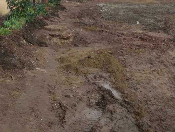 В непролазное болото превратили аккуратный двор на Портовой улице коммунальные службы в Ростове