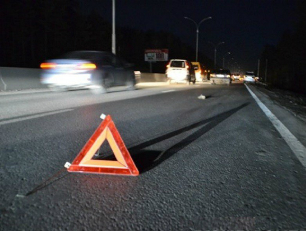 Ловившего попутку на трассе мужчину в камуфляже сбил автомобиль в Ростовской области Ловившего попутку на трассе мужчину в камуфляже сбил автомобиль в Ростовской области