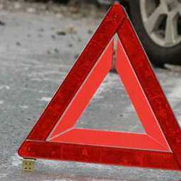 Подросток и водитель получили травмы в опрокинувшемся на трассе в Ростовской области авто