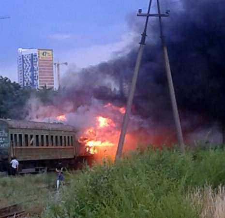 Горящие вагоны на территории ремонтного депо испортили воздух в Ростове