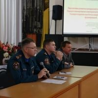 Занятия по гражданской обороне провели сотрудники МЧС в Батайске и Таганроге