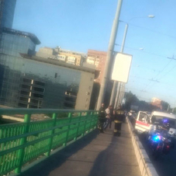 Полицейские спасли ростовчанина, сидевшего на перилах моста