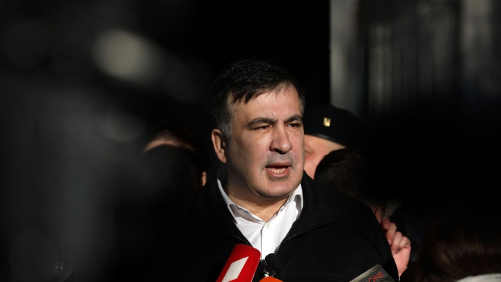 Защита Саакашвили требует доставить политика в суд
