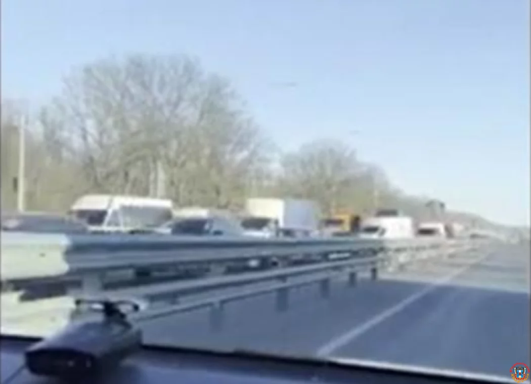 Новошахтинск перекрыли блокпостами из-за розыска стрелявшего в&nbsp;полицейских преступника