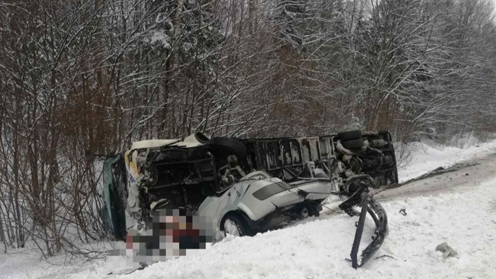 Автобус с российскими туристами перевернулся после ДТП в Белоруссии