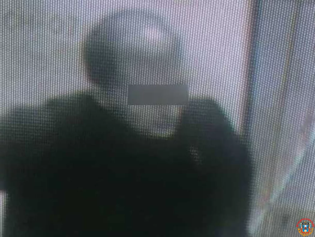 Свой половой орган показывает детям после угощения конфетами полулысый извращенец в кинотеатрах Ростова Свой половой орган показывает детям после угощения конфетами полулысый извращенец в кинотеатрах Ростова