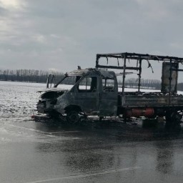Ростовские автоинспекторы предотвратили взрыв горящего автомобиля