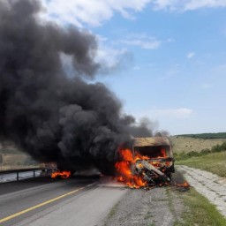 На трассе М4 «Дон» в Ростовской области сгорел грузовик