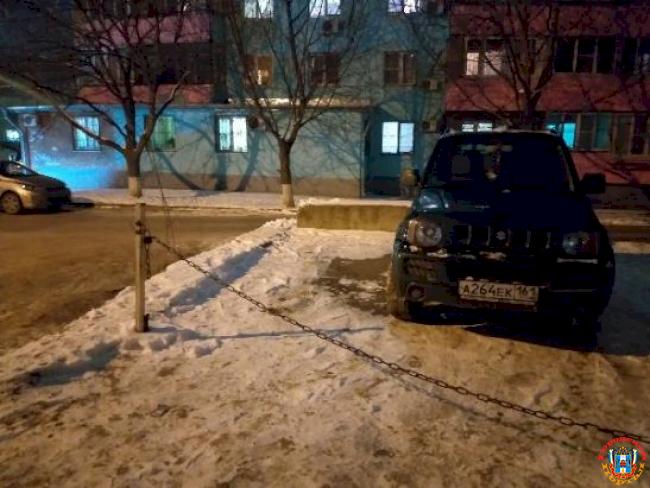 Ростовчане пожаловалась на самодельную парковку во дворе многоэтажки