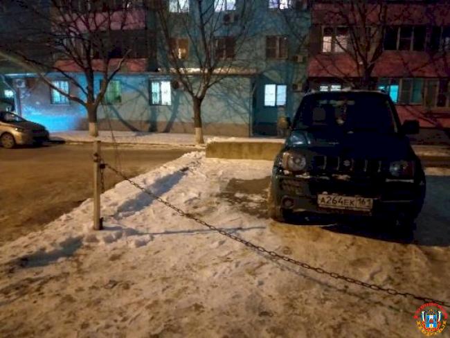 Ростовчане пожаловалась на самодельную парковку во дворе многоэтажки