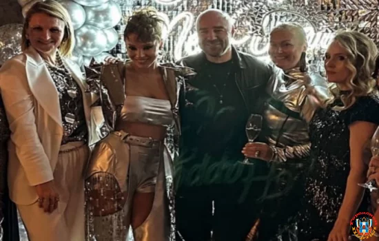 Ростовчанка Полина Диброва впервые вышла в свет с Романом Товстиком