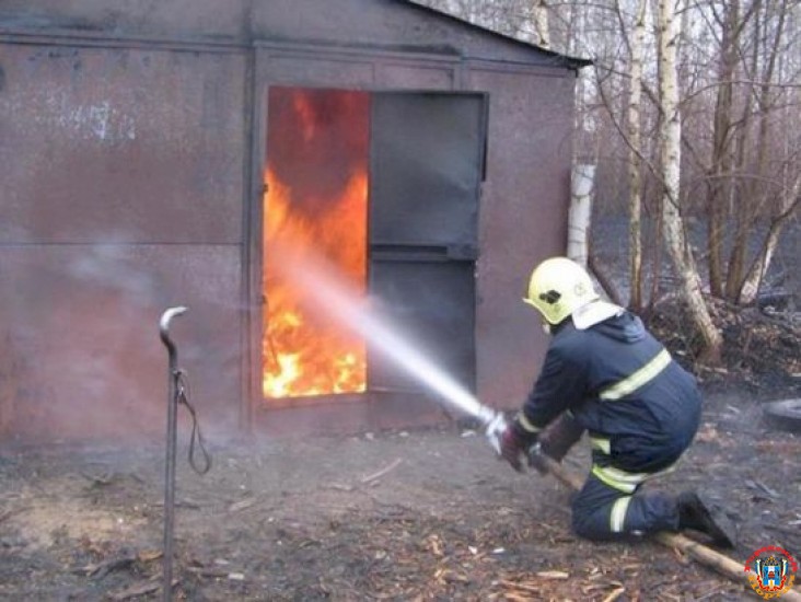 В Ростове на Вятской сгорел гараж