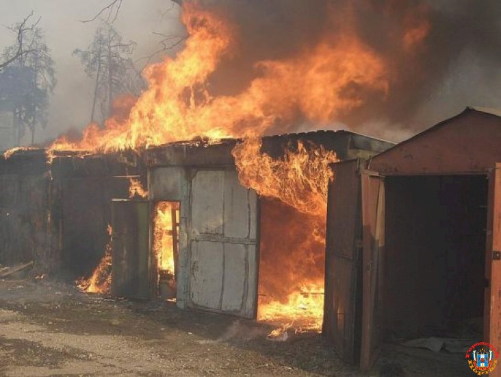В станице Ростовской области сгорел гараж
