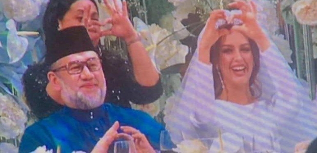 СМИ: экс-король Малайзии разводится с ростовчанкой Оксаной Воеводиной