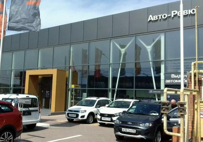 В Ростове суд разрешил реконструировать, а не сносить здание автосалона Lada на Таганрогской