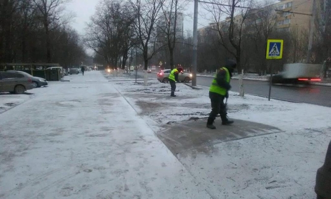 Власти Ростова снова заявили об уборке улиц от снега Власти Ростова снова заявили об уборке улиц от снега