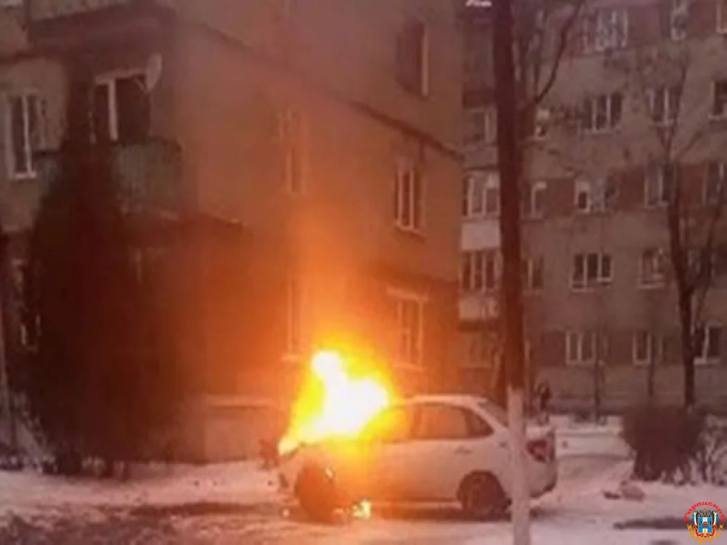 Лада Приора сгорела в Таганроге на Шаумяна