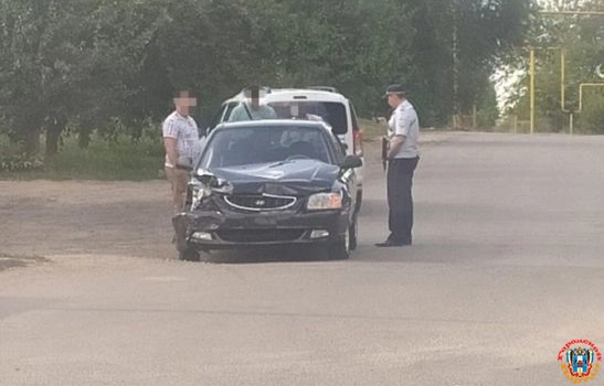 В станице Ростовской области столкнулись две легковушки