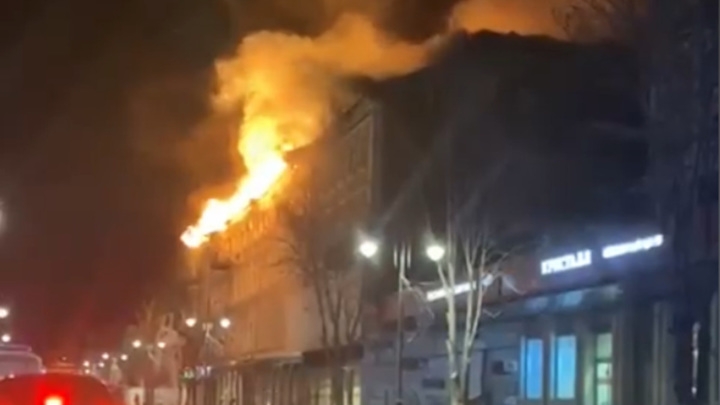 Крупный пожар в центре Саратова охватил больше двух тысяч квадратов