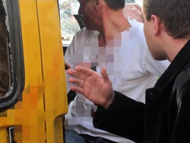Агрессивные подростки сломали челюсть водителю маршрутки в Ростовской области