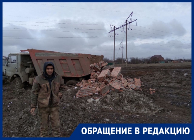На незаконную выгрузку мусора на окраине Ростова пожаловались жители