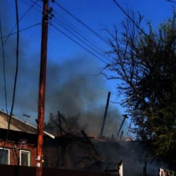 В Ростове на Северном сгорел двухэтажный частный дом