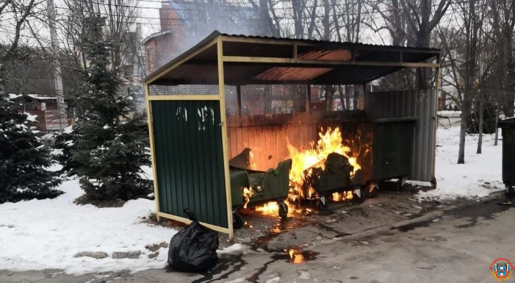 В Ростове неизвестный за неделю сжег десять мусорных баков
