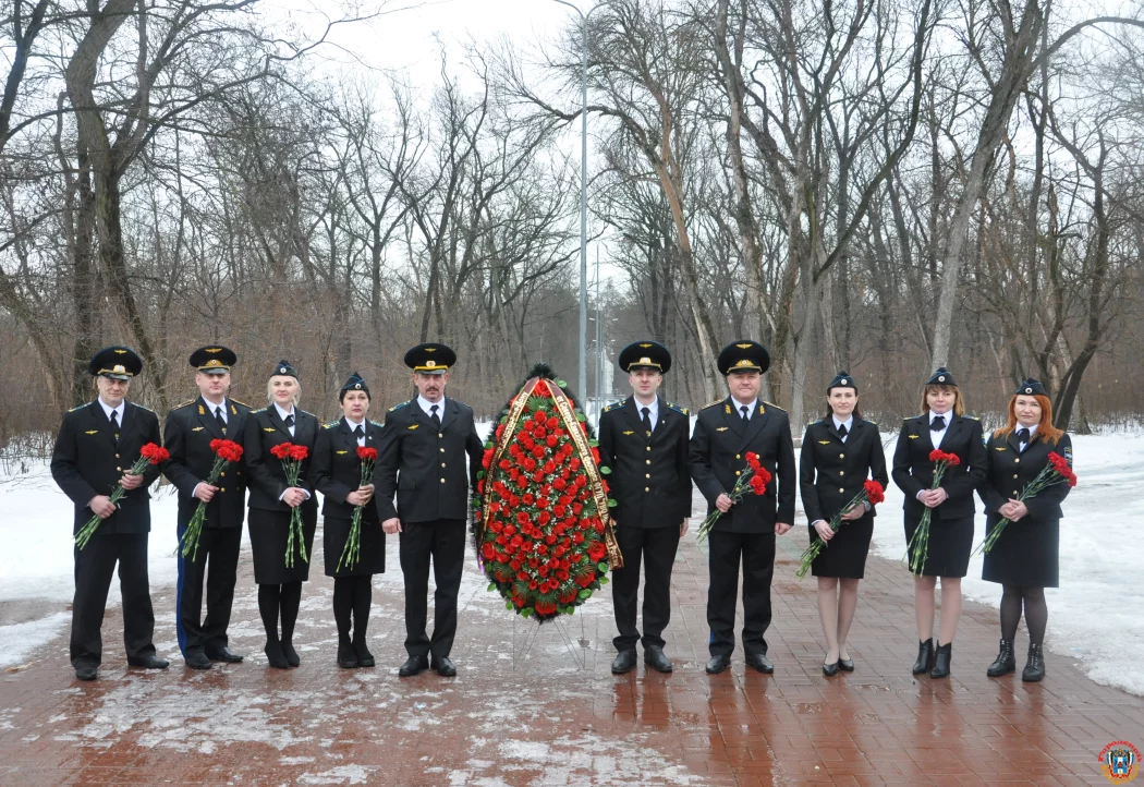В Ростове-на-Дону работники Северо-Кавказского филиала ведомственной охраны Минтранса России почтили память героев, освободивших город в годы Великой Отечественной Войны