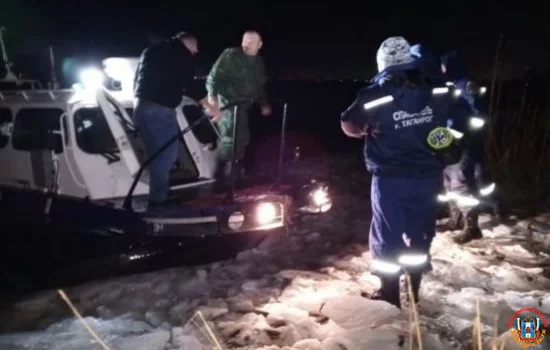 В Таганрогском заливе четверых школьников унесло на льдине