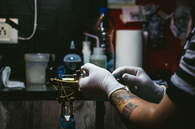 Сделал запрещенные татуировки: жителя Дона оштрафовали за нацистскую символику