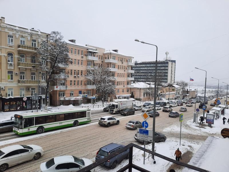 После ночного снегопада Ростов-на-Дону сковали десятибалльные пробки