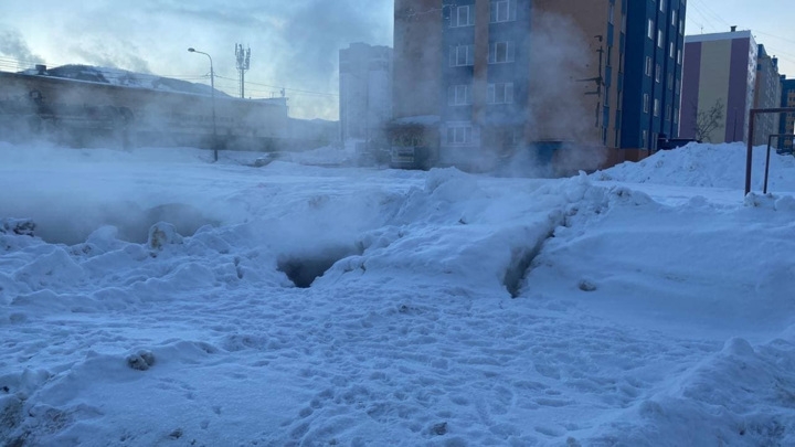 В Южно-Сахалинске коммунальная авария могла стоить девушке жизни В Южно-Сахалинске коммунальная авария могла стоить девушке жизни