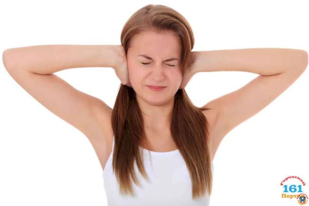 Почему шумит в ушах