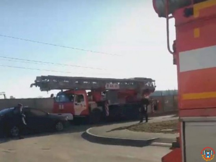 В Ростове в районе Змиевской балки загорелась квартира в многоэтажке