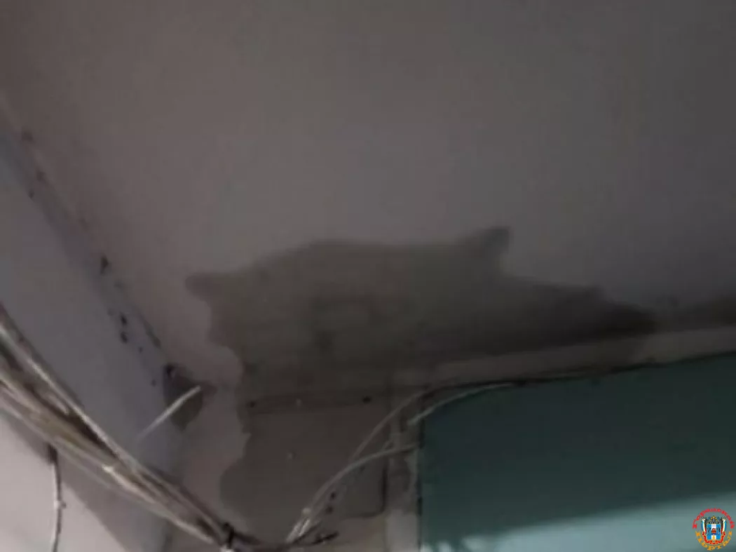 В Ростове во время дождя затопило квартиры в пятиэтажке на Оганова