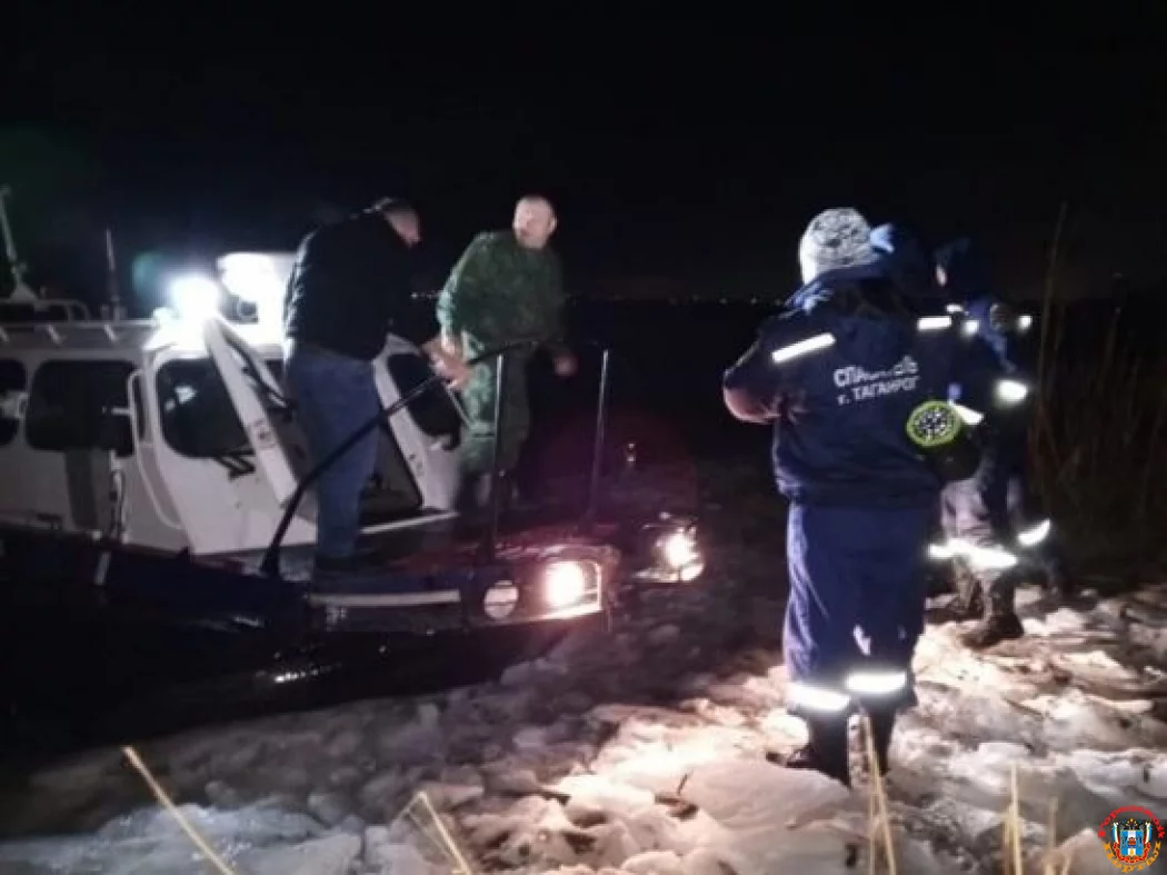 В Таганрогском заливе четверых школьников унесло на льдине