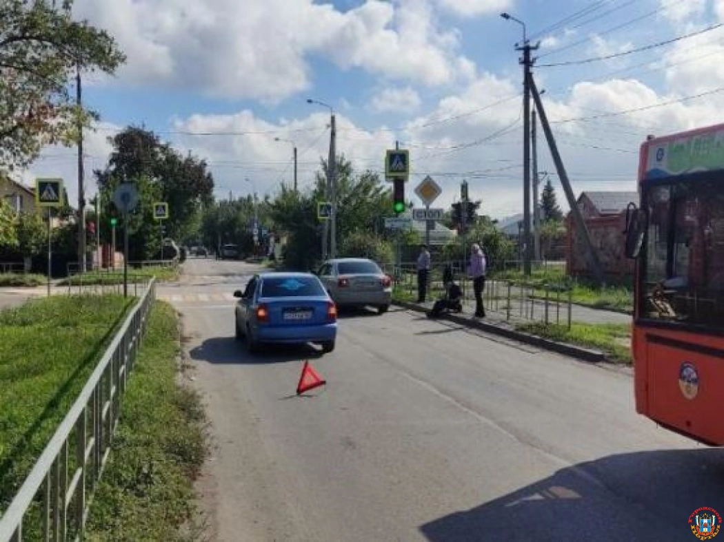 В Волгодонске пьяный самокатчик врезался в иномарку