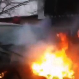 На Профсоюзной в Ростове во время движения вспыхнул автомобиль