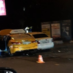 В центре Ростова произошла авария с участием машины такси