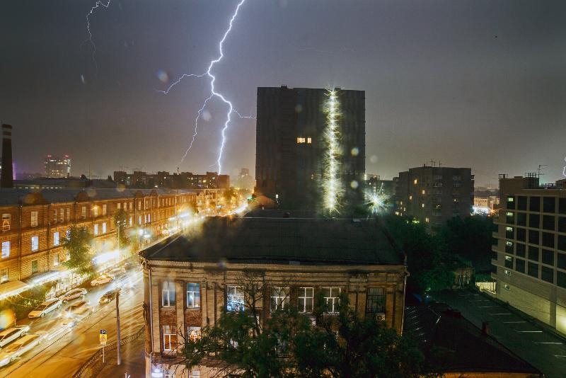 Штормовое предупреждение из-за ливней и шквалистого ветра продлили в Ростовской области до вечера пятницы