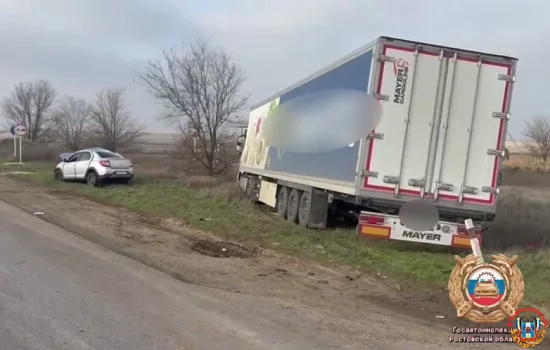 Унесло жизнь водителя Renault лобовое столкновение на трассе «Элиста – Ремонтное – Зимовки»