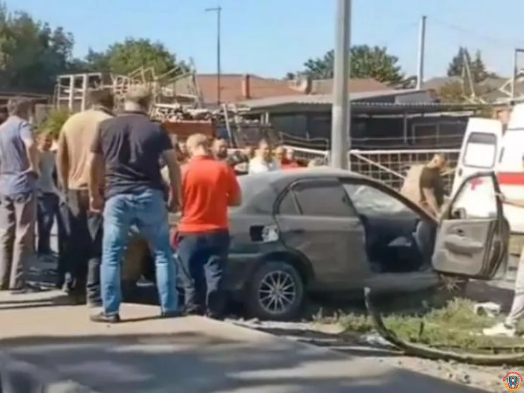 В Ростове на Каскадной водитель легковушки пострадал в ДТП