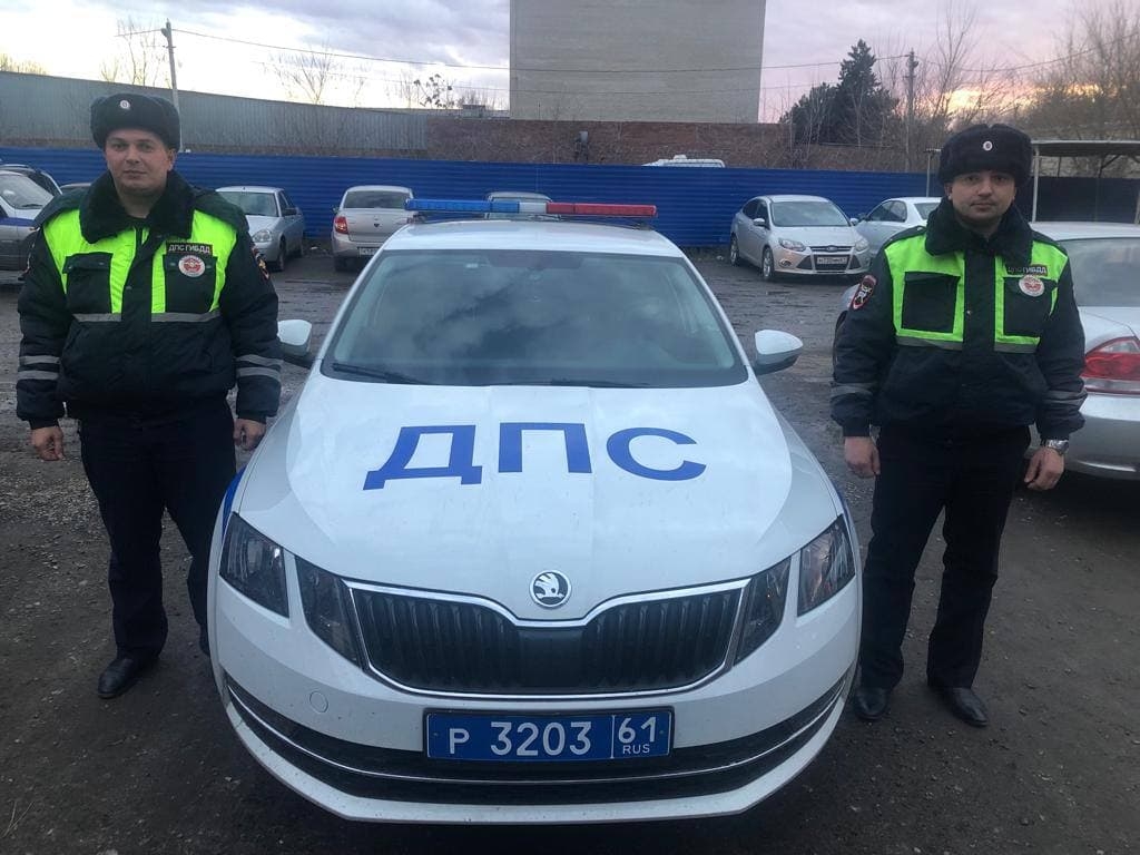 В Ростовской области полицейские спасли жизнь водителю, которому стало плохо за рулем